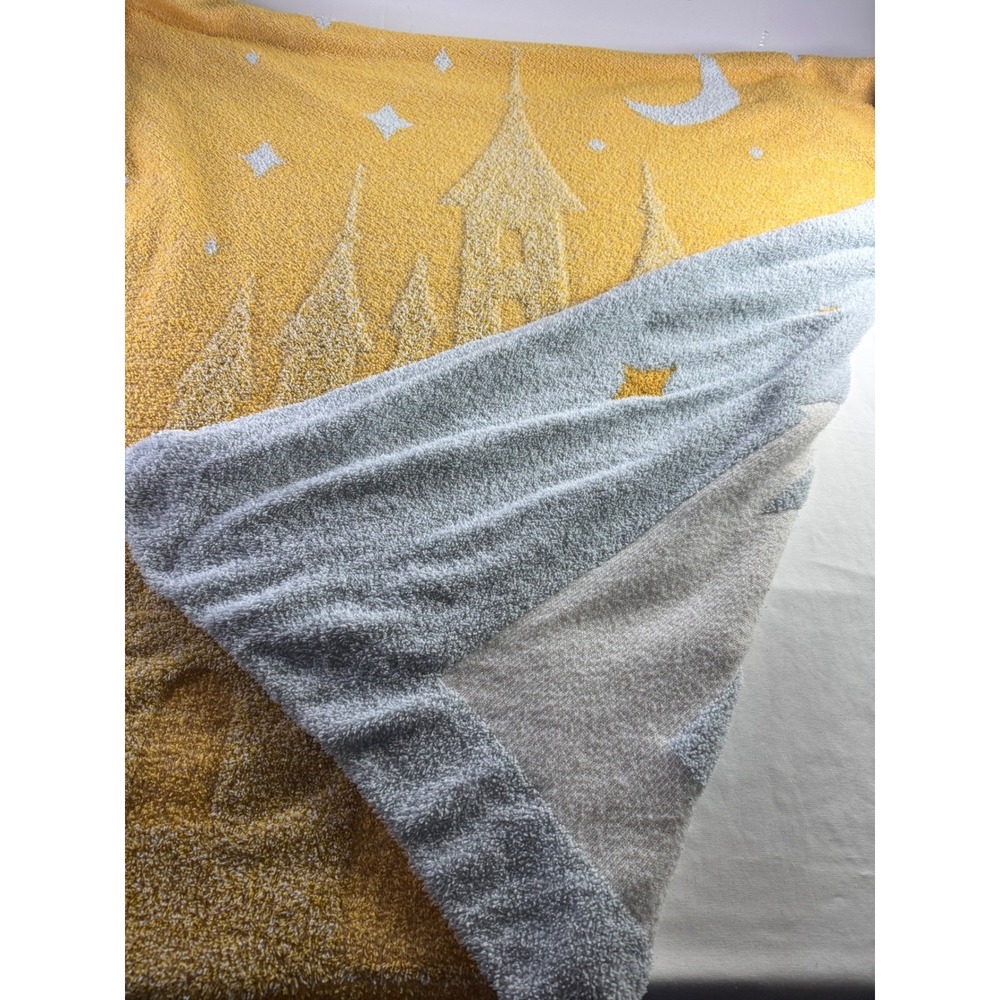 Pillowfort Disney Castle Throw Blanket Kids Yellow White Stars Moon Fuzzy Knit